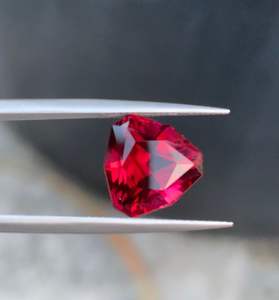 รูบิไลต์ธรรมชาติคุณภาพสูง 126.80 กะรัต จากแทนซาเนีย - Product Image 3