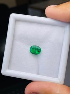Esmeralda Natural de Zambia, Corte Ovalado, 2.45 Quilates, Calidad AAA, Verde, Certificada por IGI, Brillo Excelente, Corte y Pulido Perfectos para Joyería - Product Image 1