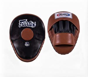 Mitaines d'entraînement en cuir véritable Fairtex pour la boxe, le Muay Thai, le kickboxing, le MMA, pour les entraîneurs et les coachs - Product Image 1