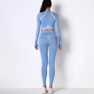 Ensemble de yoga premium pour femmes, conçu pour offrir soutien, confort et un look élégant pour les tenues de sport. - Product Image 5