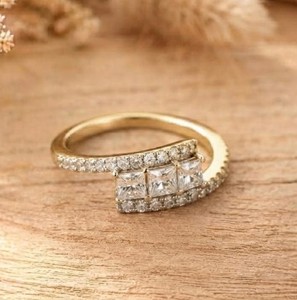 Anillo de Compromiso con Diamante Cultivado en Laboratorio, Corte Princesa y Redondo, Oro Sólido de 10K, 14K, 18K, Anillo Tríptico, Joyería Nupcial, Color DEF, Claridad VVS - Product Image 2