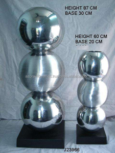 Jarrón de aluminio fundido estilo tres esferas con pulido de espejo disponible en acabado mate también maceta para decoración del hogar de Azora Industries - Product Image 2