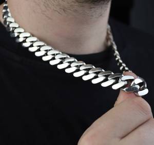 Collar de cadena cubana para hombre en plata de ley 925 con construcción sólida y pesada y acabado pulido audaz para un estilo moderno. - Product Image 2