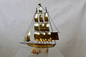 Sculptures en forme de navire coulé en laiton artificiel pour décorations pour la maison et hôtels Table finition de haute qualité Design élégant navire - Product Image 4