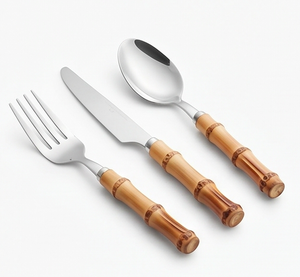 Juego de cubiertos de acero inoxidable con mango de bambú, apto para lavavajillas, diseño tradicional para uso en camping, cenas y restaurantes. - Product Image 1