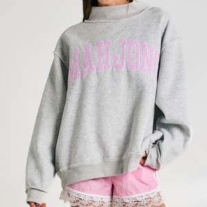 Sweat-shirt surdimensionné à col montant et manches longues pour femme, avec logo personnalisé, broderie Mahjong et lettres rayées, vente en gros - Product Image 1