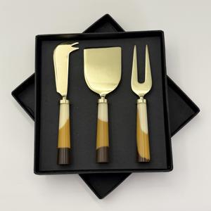 Cuchillo para Queso y Pastel con Hoja Dentada de Acero Inoxidable y Mango de Resina, con Caja a Bajo Precio - Product Image 1