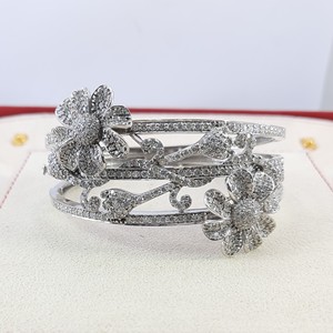 Bracelet jonc floral en argent sterling 925 avec diamants naturels blancs taille brillant de 5,98 carats pour femme Jewelspaark - Product Image 6