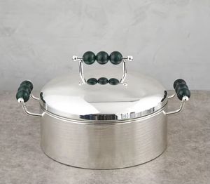 Calentador de Alimentos Moderno Plateado con Herrajes Dorados Minimalistas, Elegante Cazuela Aislada para Hostelería y Catering - Product Image 6