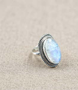 Anillo Unisex de Plata de Ley con Baño de Oro/Oro Rosa, Estilo Boho, con Piedra Lunar Arcoíris Natural Ovalada Engastada en Bisel - Product Image 5