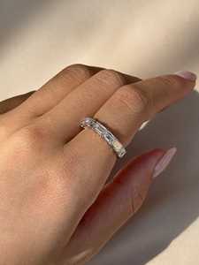Bague de mariage en diamant de laboratoire émeraude East West, bague d'éternité à taille émeraude, demi-bague d'éternité en or 14 carats avec émeraude - Product Image 4