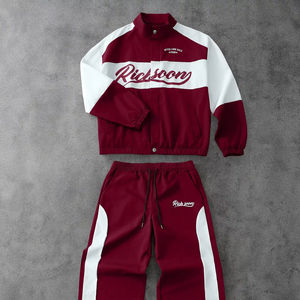 Ensemble de course coupe-vent surdimensionné 2 pièces, short coupe-vent unisexe, survêtement d'hiver avec logo frontal - Product Image 1