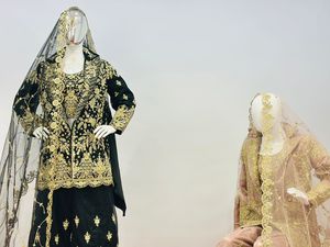 Superbe tenue de fonction pakistanaise: ensemble de mariée complet avec filet lourd Lehenga, chemisier, Plazo et Dupatta, 9 couleurs, 5 motifs uniques - Product Image 3