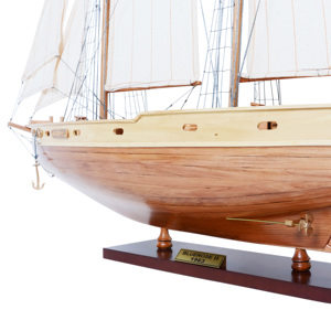 Modelo de Yate Bluenose II de Madera de Cedro Hecho a Mano, Completamente Ensamblado, para Decoración del Hogar y Regalo - Hecho en Vietnam - Product Image 3
