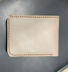 Cartera Bifold Delgada de Cuero Genuino Premium Hecha a Mano con Diseño de Caramelo, Cierre Abierto, Bloqueo RFID, para Uso Diario, Elegante para Hombres - Product Image 6