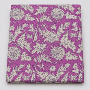 Tela Elegante con Estampado Floral Morado y Motivos Botánicos en Crema para Vestidos, Manualidades, Costura, Decoración del Hogar y Prendas con Estilo 4K - Product Image 5