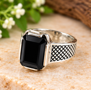 Bague en argent onyx noir, bague statement pour homme, bague rectangulaire avec pierre noire, bijoux en argent de style vintage, cadeau audacieux pour lui - Product Image 2