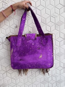 กระเป๋าถือหนังแท้แต่งขนสัตว์เมทัลลิกสำหรับผู้หญิง ดีไซน์เก๋ ขายดี กระเป๋าถือสไตล์โบฮีเมียนสำหรับผู้หญิง - Product Image 4