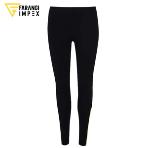 Leggings de yoga para mujer de poliéster y elastano negros con detalles de neón, paneles en la pantorrilla, elásticos, resistentes al sudor, para correr y entrenar. - Product Image 3