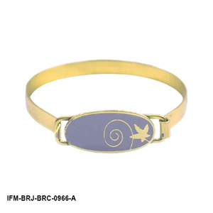 กำไลข้อมือทองเหลืองแบบคลาสสิกทำมือ ดีไซน์ลายเกลียวสลักอย่างประณีต พร้อมพื้นหลังเคลือบสีเทาหรูหรา เหมาะสำหรับงานปาร์ตี้ของผู้หญิง - Product Image 3