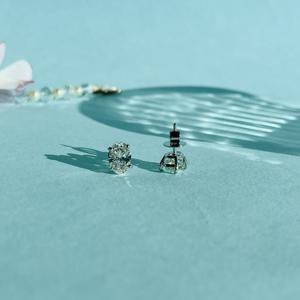 Pendientes de diamantes cultivados en laboratorio con certificación GIA de 1.50 CT E VVS1, corte brillante ovalado excelente, oro blanco de 18k, diseño unisex, estilo minimalista. - Product Image 4