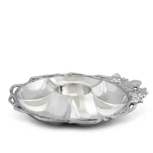 Plato de Servir Clásico de Metal Plateado con Diseño de Plantas, Forma Irregular, Acabado Pulido, Diseño Duradero para Fiestas - Product Image 1