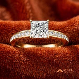 Bague de luxe en moissanite taille princesse plaquée or 18 carats |   Bague de fiançailles en diamant simulé carré, bijoux de mariage - Product Image 1