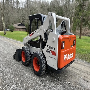 Chargeuse compacte Bobcat S530 fiable, conçue pour une utilisation fluide, des performances de levage élevées et une utilisation facile des accessoires. - Product Image 5