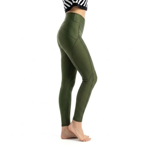 Leggings de alta calidad para pole dance para mujer, diseñados para brindar flexibilidad, comodidad y un ajuste favorecedor durante los entrenamientos. - Product Image 4