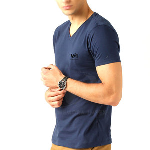 T-shirt col V pour homme, 100 % coton, imprimé sur mesure, coupe ample, matière légère et résistante, idéal pour l'été. - Product Image 3