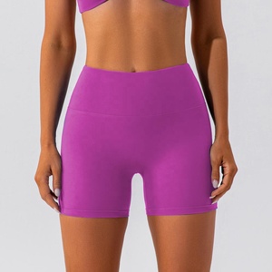 Shorts de yoga taille haute pour femme, noir uni, dos croisé, sportif, respirant, extensible, tricoté, tenue active - Product Image 1