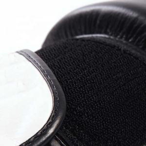 Gants de boxe en cuir artificiel durables sur mesure avec évacuation de l'humidité Conception de logo professionnelle pour l'entraînement aux arts martiaux - Product Image 6