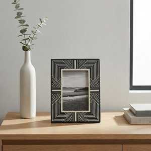 Marco de Fotos Artístico de Resina y Hueso Incrustado, Moderno y Hecho a Mano, con Diseño Elegante y Personalizado para Interiores de Lujo - Product Image 3