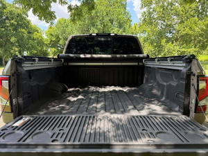 Camioneta Usada Shining 2024 Titan PRO-4X, Cabina Doble, 4x4, Asientos de Cuero, Paquete Eléctrico, Navegación Bluetooth, Ruedas Premium, Volante a la Izquierda, Color Oscuro - Product Image 6