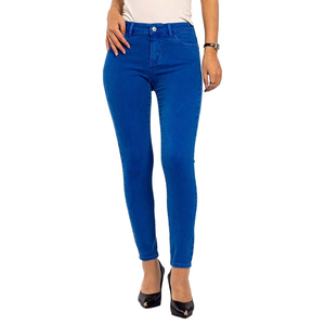Jeans en denim pour femmes, denim clair, coupe slim, design moderne, finition soignée, confort quotidien, classique, respirant, coton et élasthanne - Product Image 1