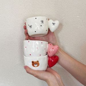 Tasse à café ou à dessert en céramique de style coréen avec poignée en forme de cœur, peinte à la main, pour la maison, idéale comme cadeau - Product Image 5