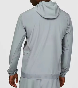 Ensemble de survêtement coupe-vent personnalisé pour homme, color block rouge et noir, veste zippée et pantalon de jogging fuselé, style athlétique, sport et streetwear, vente en gros - Product Image 4