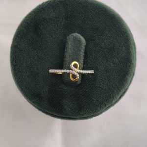 แหวนทองคำ 18K ประดับเพชรทรงอินฟินิตี้สำหรับผู้หญิง ดีไซน์เรียบหรู ประดับเพชรแบบ Pave สวยงาม เหมาะสำหรับงานแต่งงาน งานเลี้ยง หรือใส่ในชีวิตประจำวัน เป็นของขวัญสุดหรู - Product Image 4