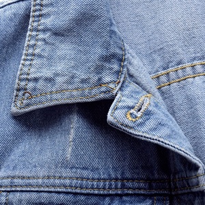 Vente en gros Manteau en jean basique pour femmes Veste courte à manches longues col montant Streetwear respirant personnalisable pour la saison d'hiver - Product Image 3