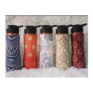 Bouteille d'eau traditionnelle en cuivre pour une utilisation régulière favorisant la digestion, l'immunité et un mode de vie sain. - Product Image 3