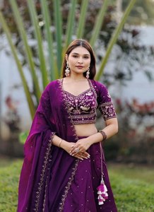 Conjunto de Lehenga Choli de Seda Vichitra Morada Bordada con Lentejuelas y Dupatta, Traje Tradicional para Bodas y Fiestas para Mujer - Product Image 4