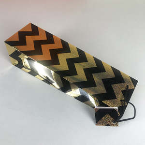 Bolsa de Papel Holográfica Personalizada con Logotipo para Botellas de Vino, Bolsa de Regalo de Lujo para una Sola Botella de Licor - Product Image 3