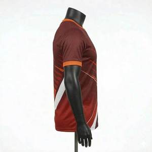 เสื้อยืดผู้ชายผ้าโพลีเอสเตอร์ 100% คุณภาพสูง แบบสวมใส่สบาย แห้งเร็ว ระบายเหงื่อได้ดี ปักโลโก้ พิมพ์ลาย  รับผลิตตามแบบ OEM ระดับพรีเมียม - Product Image 3