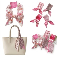 Écharpe en soie fine chic à motifs floraux roses et à carreaux pour décorer les sacs à main des femmes
