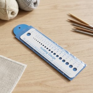 AA0123 Plastic Knitting Gauge Ruler 15 Cm Plastic Measuring Tool For Hand Knitting Simple Oval Shape Convenient Use - Product Image 1