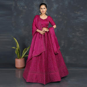 Ensemble Lehenga Choli en Soie Traditionnel de Créateur avec Dupatta, Tissage Jacquard, Tenue de Soirée et de Mariage pour Femme, Idéal Diwali et Remise de Diplôme - Product Image 2