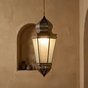 Lanterne suspendue en fer traditionnelle, design géométrique, faite à la main, décoration intérieure pour le salon pendant le Ramadan - Product Image 6