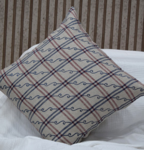 Housse de coussin décorative en lin 100% brodée motif feuille rouge, coussin décoratif à carreaux, housse de coussin de luxe pour canapé, fournisseur en gros - Product Image 6