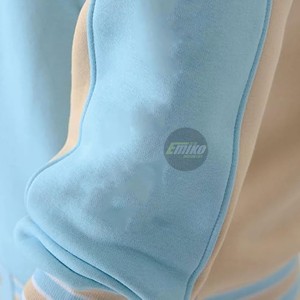Chaqueta Varsity para Hombre, Color Azul Claro, con Bloques de Color, Estilo Béisbol, Cuello Alto, Cierre de Botón, para Otoño - Product Image 5