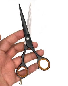 Ciseaux de coiffure professionnels de haute qualité pour droitiers, en acier inoxydable, à lame droite et affûtée, 28 dents, manche moyen, pour hommes et femmes - Product Image 3